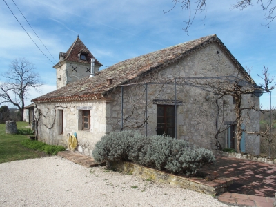 Character property with pigeonnier, gîte, swimming pool in a magnificent setting