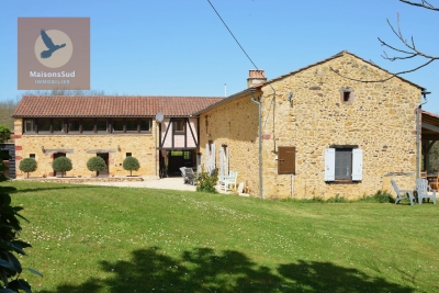 Property with two high quality renovated houses with swimming pool and outbuilding on 1.2 ha