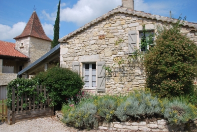 Character house in the Quercy Blanc with guest house and swimming pool