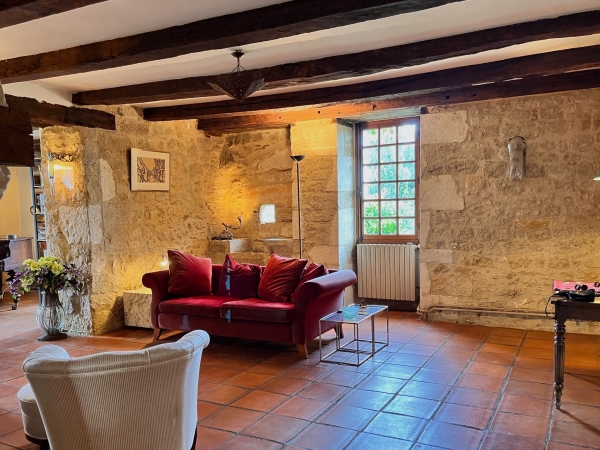 Authentic estate with outbuilding in Quercy Blanc