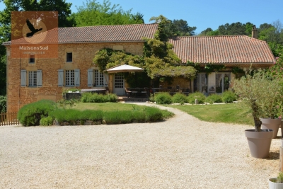 Superb restored farmhouse with gîtes