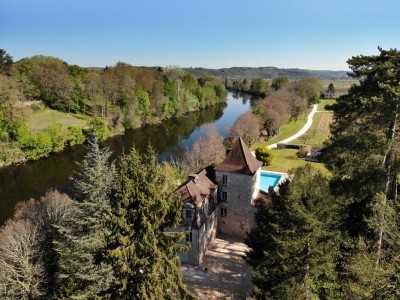 Exclusivity - Manor on the banks of the Lot