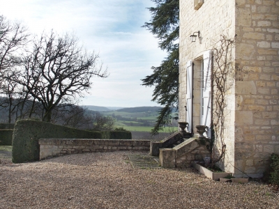 Beautiful country house with a guesthouse and wonderful views in pretty park, 8 ha